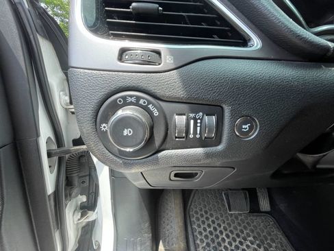 Used 2019 Jeep Cherokee Limited AWD/4WD image 14