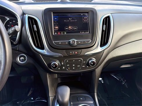 Used 2022 Chevrolet Equinox LT image 25