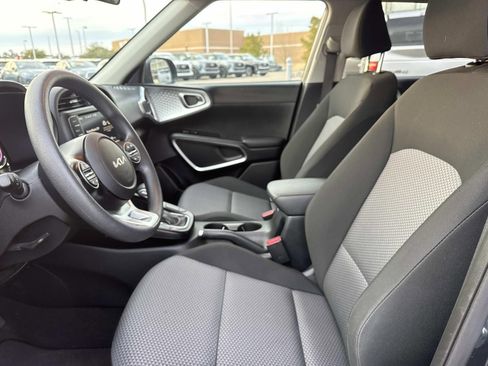 Used 2024 Kia Soul LX w/ Option Group 015 image 17