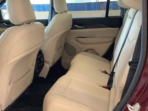 Certified 2025 Jeep Grand Cherokee Limited w/ Luxury Tech Group II AWD/4WD image 17