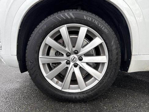 Used 2016 Volvo XC90 T6 Momentum w/ Momentum Plus Package image 2