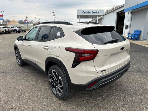 New 2026 Chevrolet Trax RS w/ Sunroof Package FWD image 9