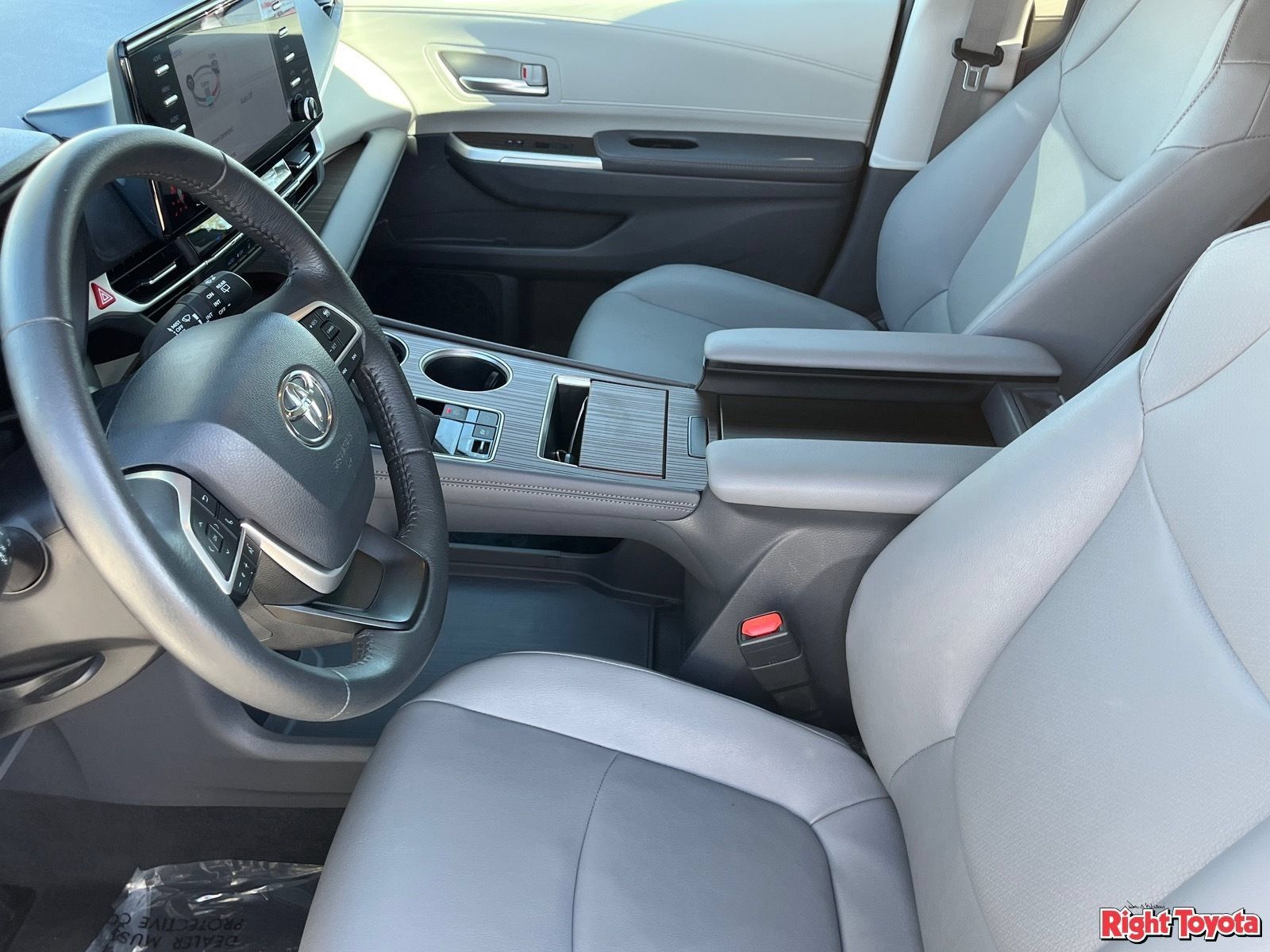 Certified 2024 Toyota Sienna XLE FWD image 21