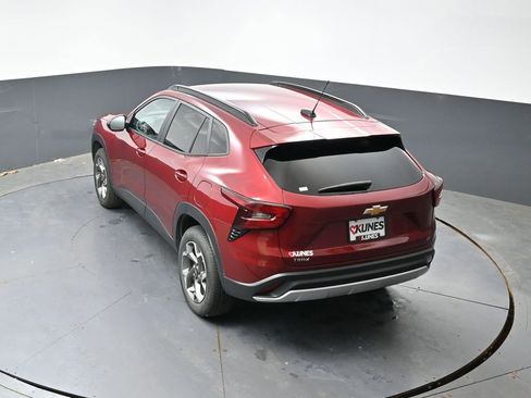 Used 2025 Chevrolet Trax LT FWD image 49