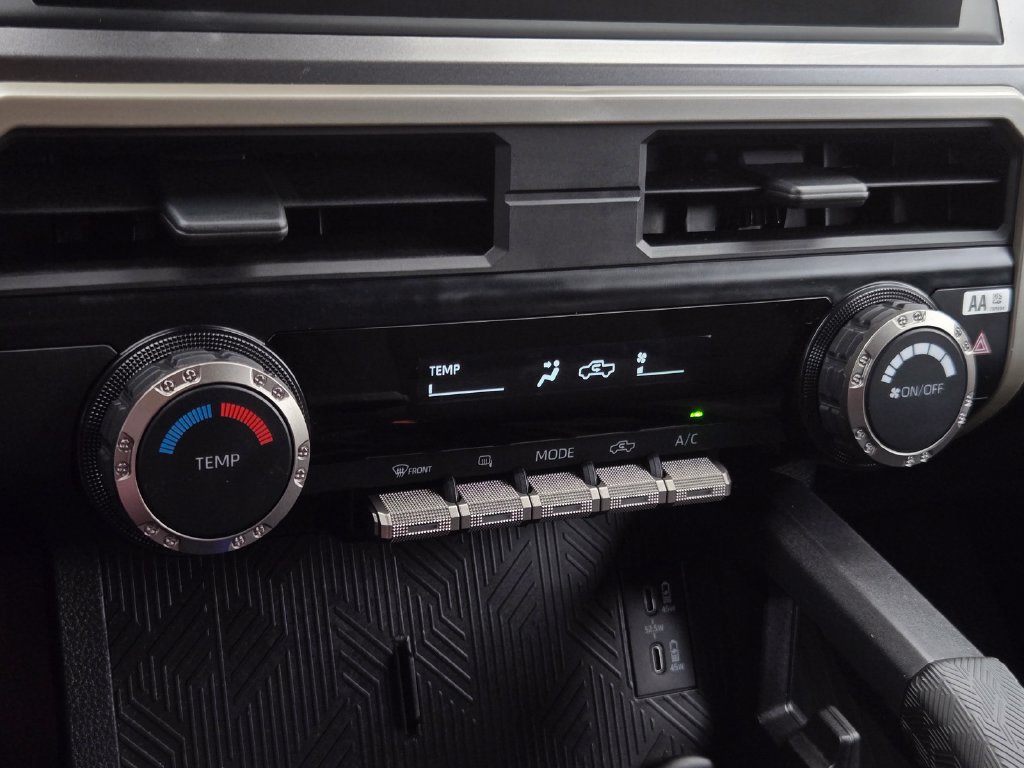 Used 2025 Toyota Tacoma SR5 AWD/4WD image 19