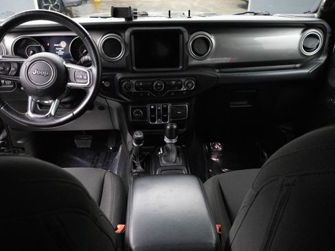 Used 2018 Jeep Wrangler Unlimited Sahara w/ Uconnect 4C Nav & Sound Group image 30