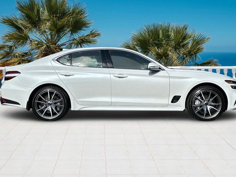 Used 2025 Genesis G70 2.5T image 4