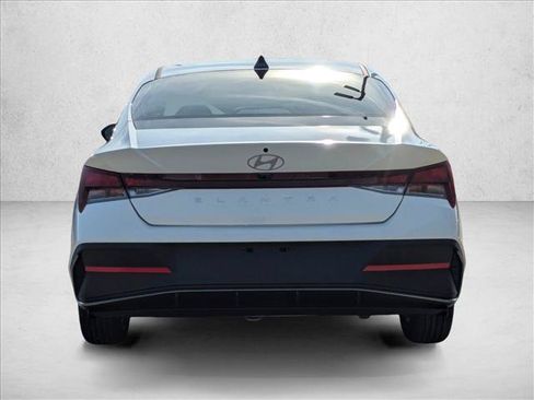New 2026 Hyundai Elantra SE FWD image 8