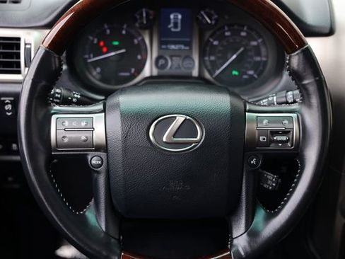 Used 2015 Lexus GX 460 w/ Premium Package AWD/4WD image 17