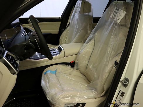 New 2026 BMW X5 xDrive50e w/ Executive Package image 11