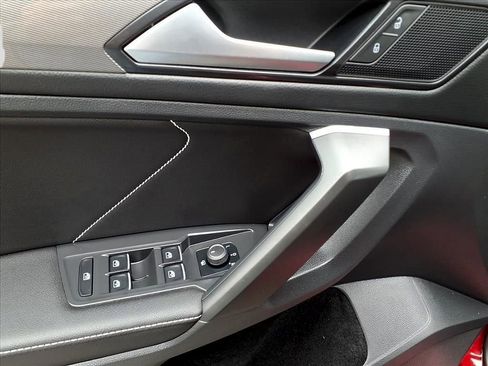 Certified 2022 Volkswagen Tiguan SE image 15