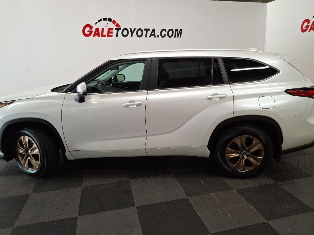 Used 2023 Toyota Highlander Bronze Edition AWD/4WD image 9