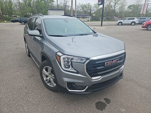 Used 2023 GMC Terrain SLE w/ Driver Convenience Package image 4