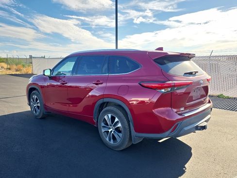 Certified 2020 Toyota Highlander XLE AWD/4WD image 6
