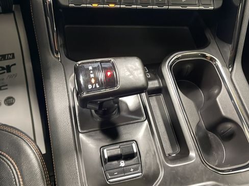 Used 2023 GMC Sierra 1500 AT4 w/ Technology Package AWD/4WD image 12