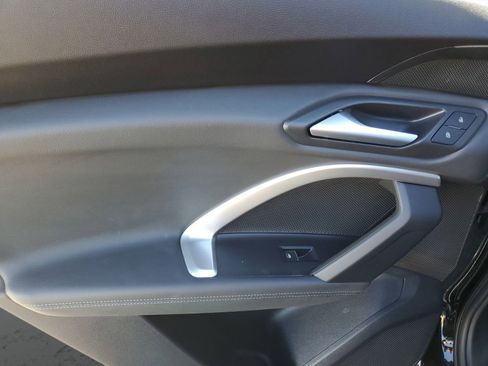 Used 2025 Audi Q5 Premium w/ Convenience Package image 16