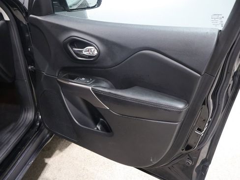 Used 2022 Jeep Cherokee Limited image 27