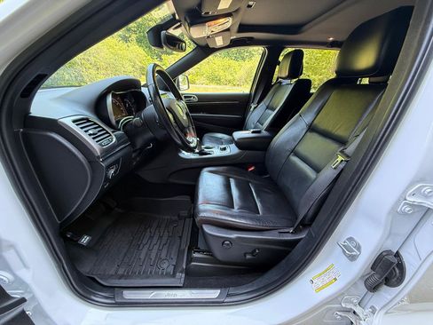 Used 2020 Jeep Grand Cherokee Limited AWD/4WD image 13