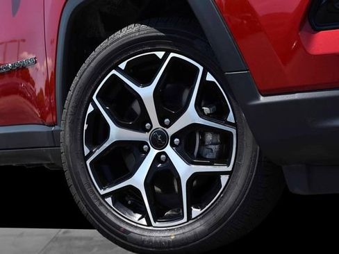 Used 2025 Jeep Compass Limited AWD/4WD image 3