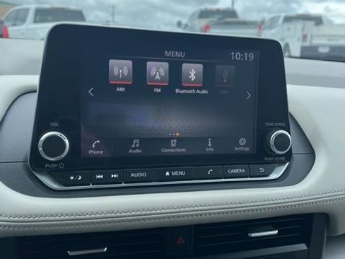 Used 2025 Nissan Rogue SV image 44