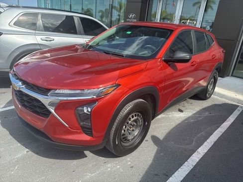 Used 2024 Chevrolet Trax LS FWD image 1