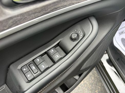 Used 2023 Jeep Grand Cherokee Limited w/ Luxury Tech Group II AWD/4WD image 11