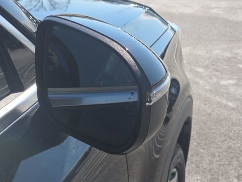 Used 2023 Kia Telluride EX w/ EX Captain's Chair Package image 6