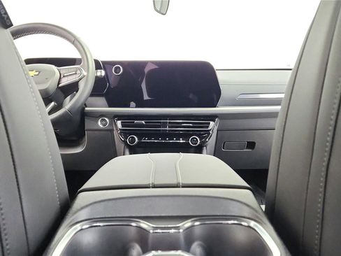 Used 2026 Chevrolet Traverse LT image 15