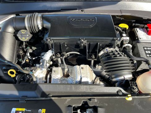 Used 2025 Jeep Compass Limited image 32