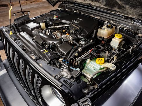 Used 2020 Jeep Gladiator Overland image 38