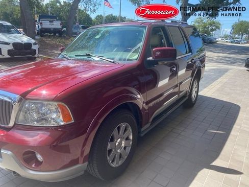 Used 2004 Lincoln Navigator Luxury RWD image 3