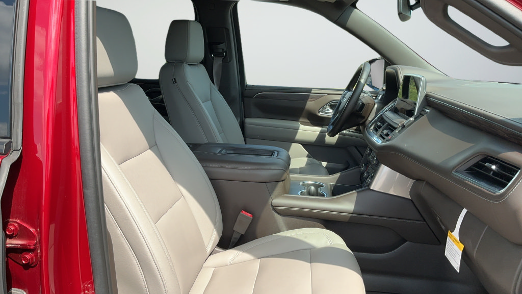 Used 2023 Chevrolet Tahoe Z71 w/ Luxury Package AWD/4WD image 22
