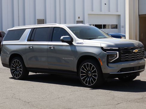 New 2026 Chevrolet Suburban High Country AWD/4WD image 2