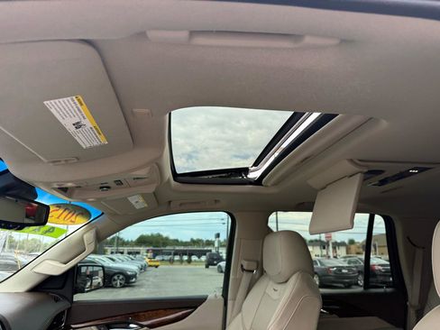 Used 2015 Cadillac Escalade Luxury AWD/4WD image 29