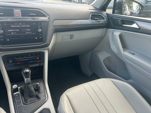Certified 2023 Volkswagen Tiguan SE image 11