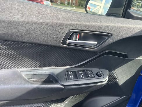 Used 2018 Toyota C-HR XLE FWD image 21