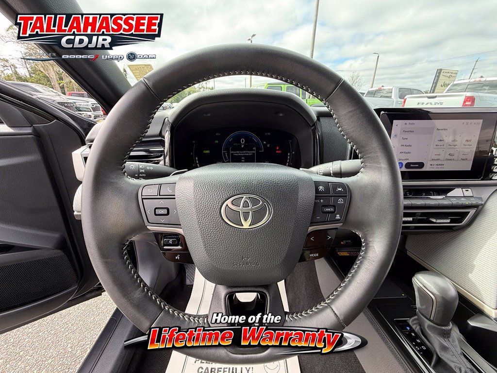 Used 2025 Toyota Camry SE w/ Convenience Package FWD image 20