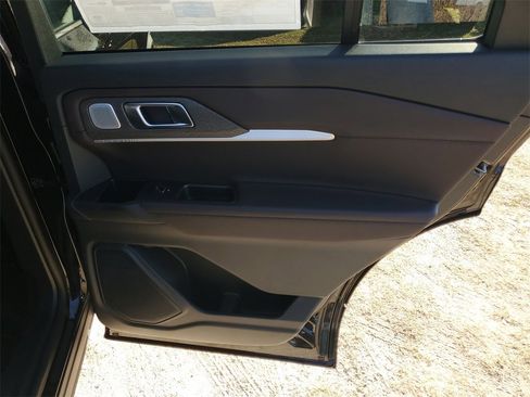 New 2026 Ford Explorer Platinum image 32