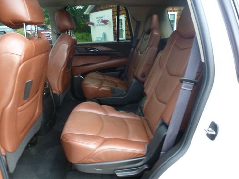Used 2016 Cadillac Escalade Premium AWD/4WD image 38