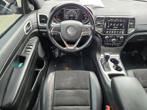 Used 2021 Jeep Grand Cherokee Laredo X image 11