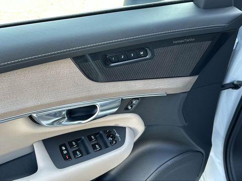 New 2026 Volvo XC90 B6 Plus image 16