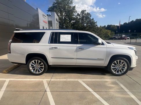 Used 2019 Cadillac Escalade ESV Premium Luxury image 2
