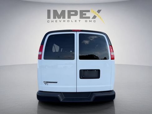 Used 2021 Chevrolet Express 2500 w/ Driver Convenience Package RWD image 4
