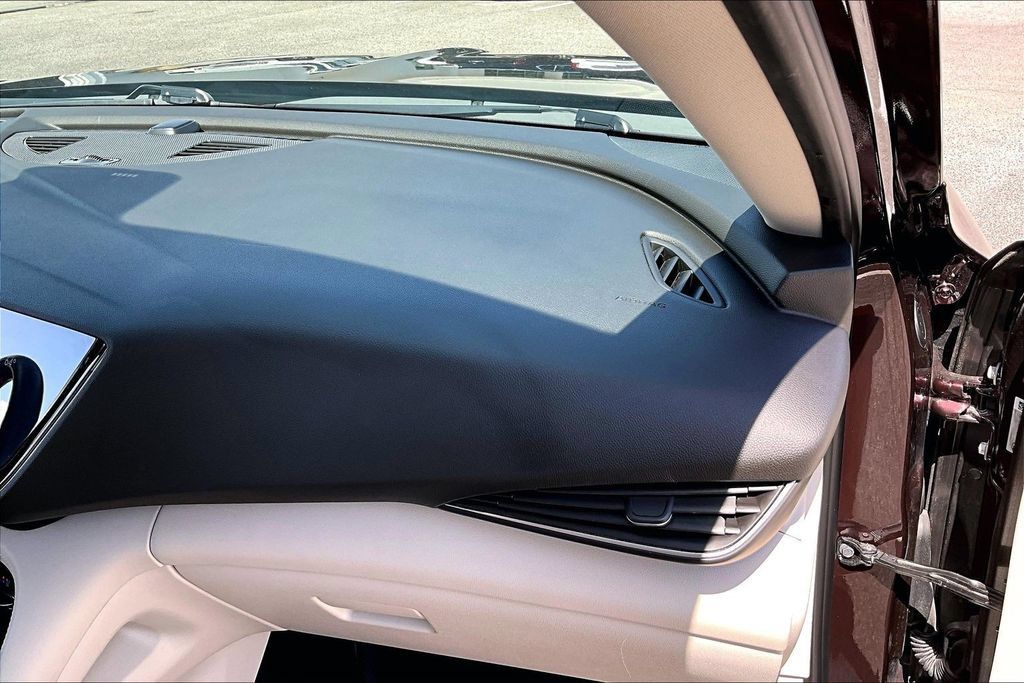 Used 2023 Buick Envision Avenir FWD image 23