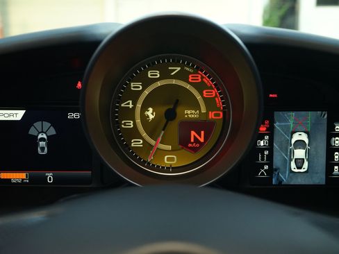 Used 2022 Ferrari F8 Tributo image 17