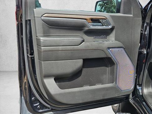 Used 2023 Chevrolet Silverado 1500 High Country w/ High Country Premium Package AWD/4WD image 9