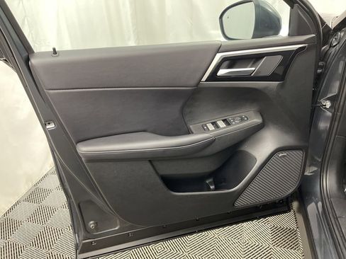 Used 2025 Mitsubishi Outlander SE image 22