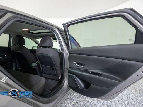 Used 2021 Hyundai Elantra SEL w/ Convenience + Premium Package FWD image 34