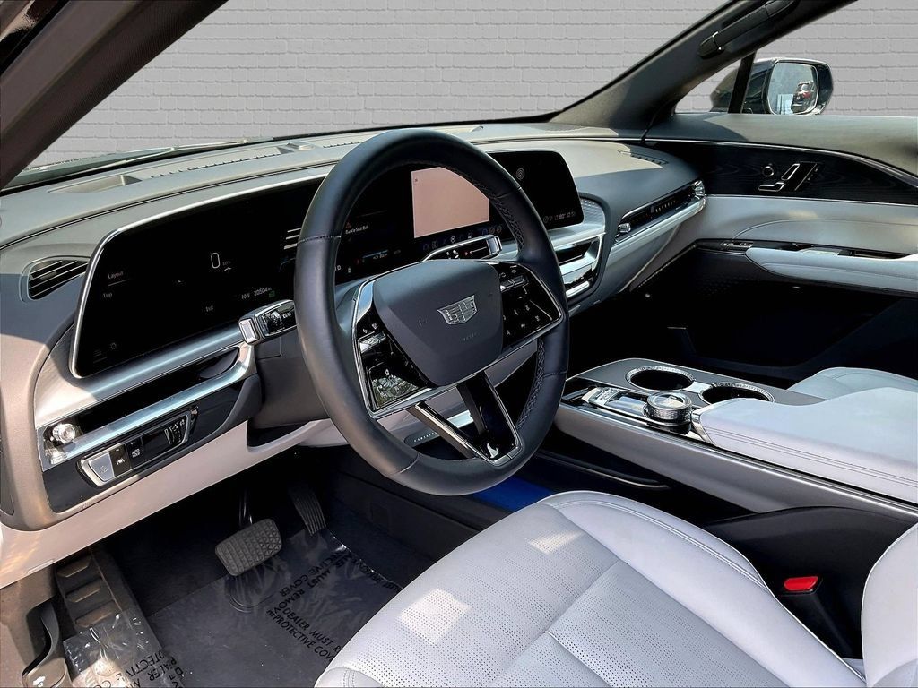 Used 2024 Cadillac Lyriq Sport w/ LPO, Floor Liner Package AWD/4WD image 15