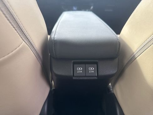 Used 2022 Toyota Prius XLE image 27